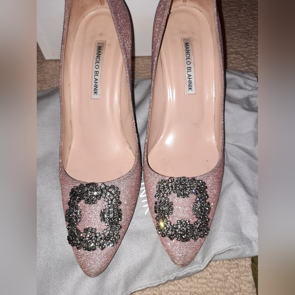 Manolo blahnik hangisi glitter pumps